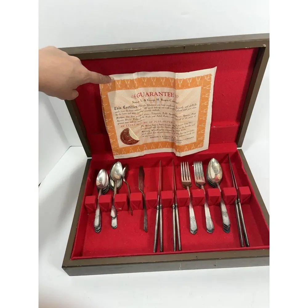 32 Piece Oneida S.L.& G.H.ROGERS CO SILVER Plate‎ Set W/Case & Certificate READ*